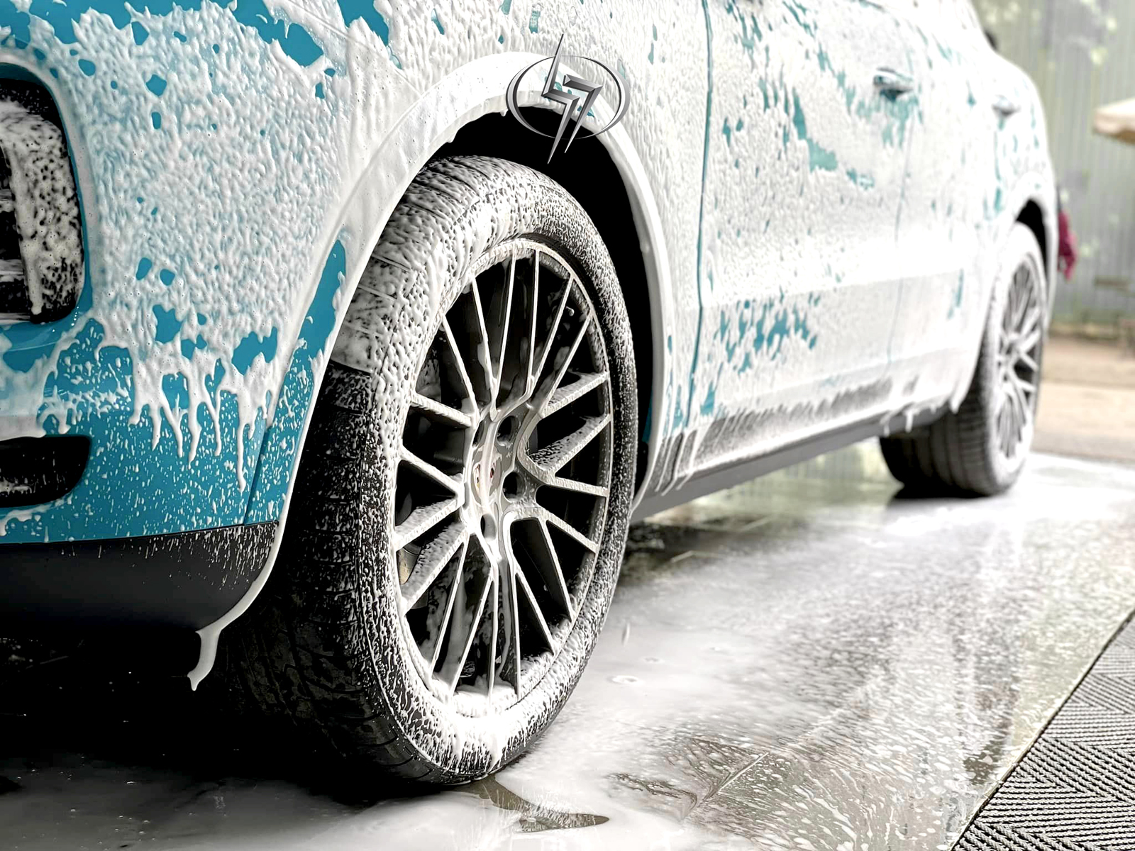 THE EFECT OF FOAM WHEN WASHING A CAR?